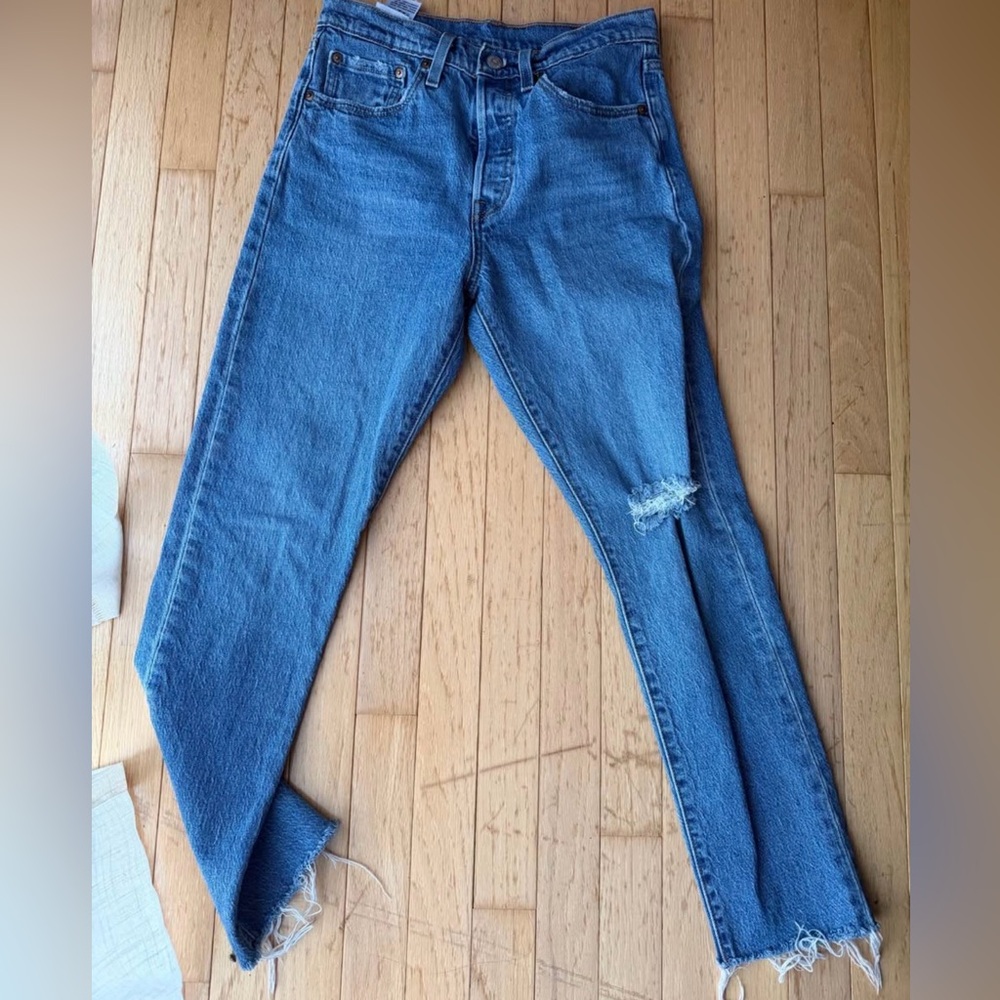 Women’s Levi’s 501 - Picture 2 of 4